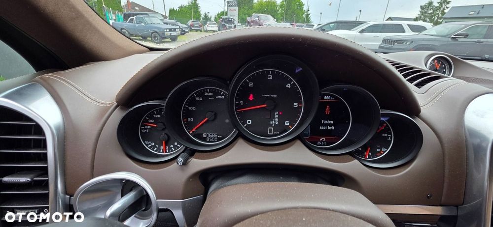 Porsche Cayenne - 25