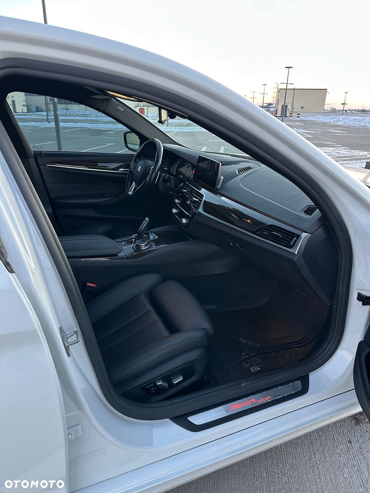 BMW Seria 5 530i xDrive Sport Line - 13