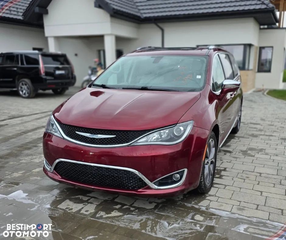 Chrysler Pacifica - 4