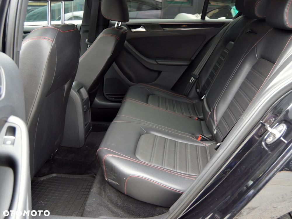 Volkswagen Jetta - 9