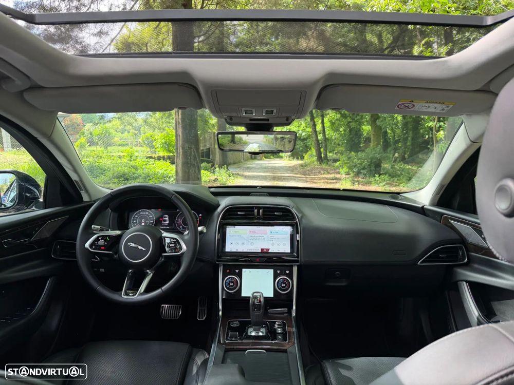 Jaguar XE 2.0 D R-Dynamic S - 11