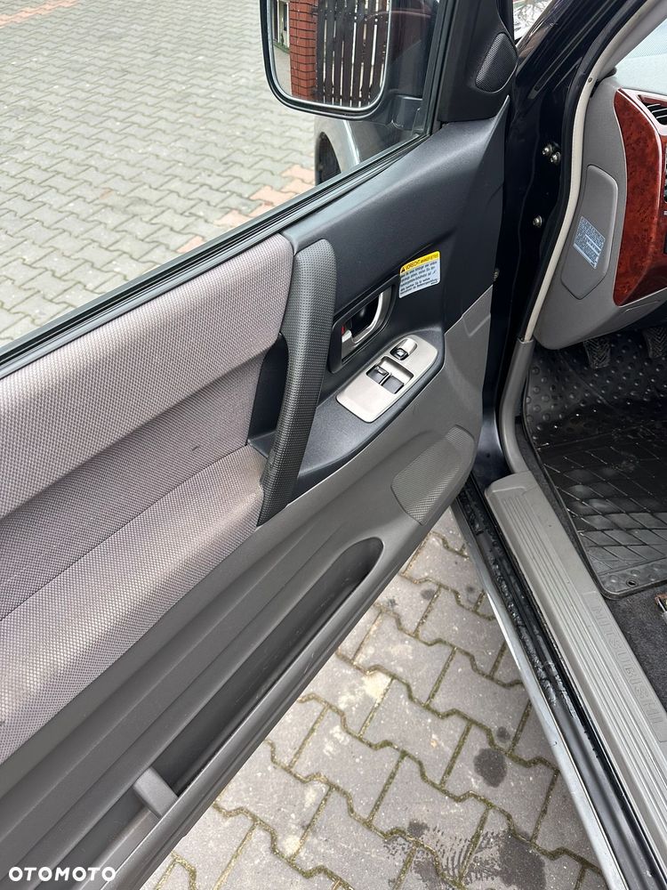 Mitsubishi Pajero - 12