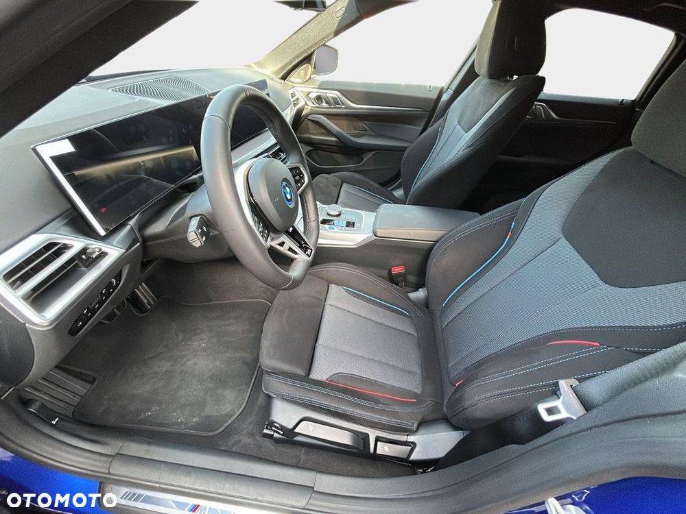 BMW i4 - 12