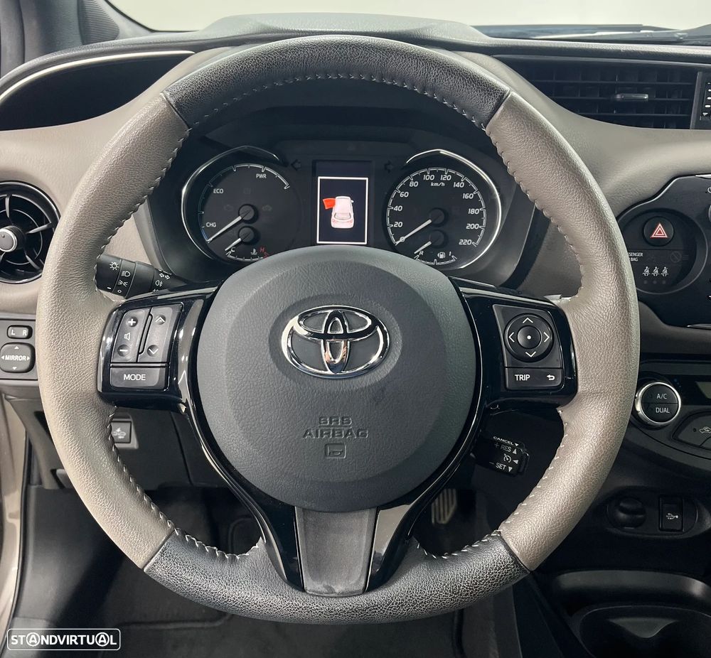 Toyota Yaris 1.5 HSD Exclusive - 10