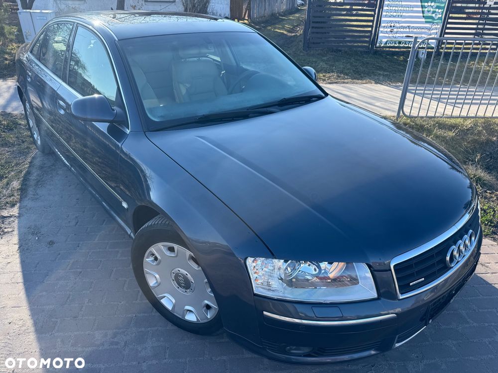Audi A8 4.2 Quattro - 1
