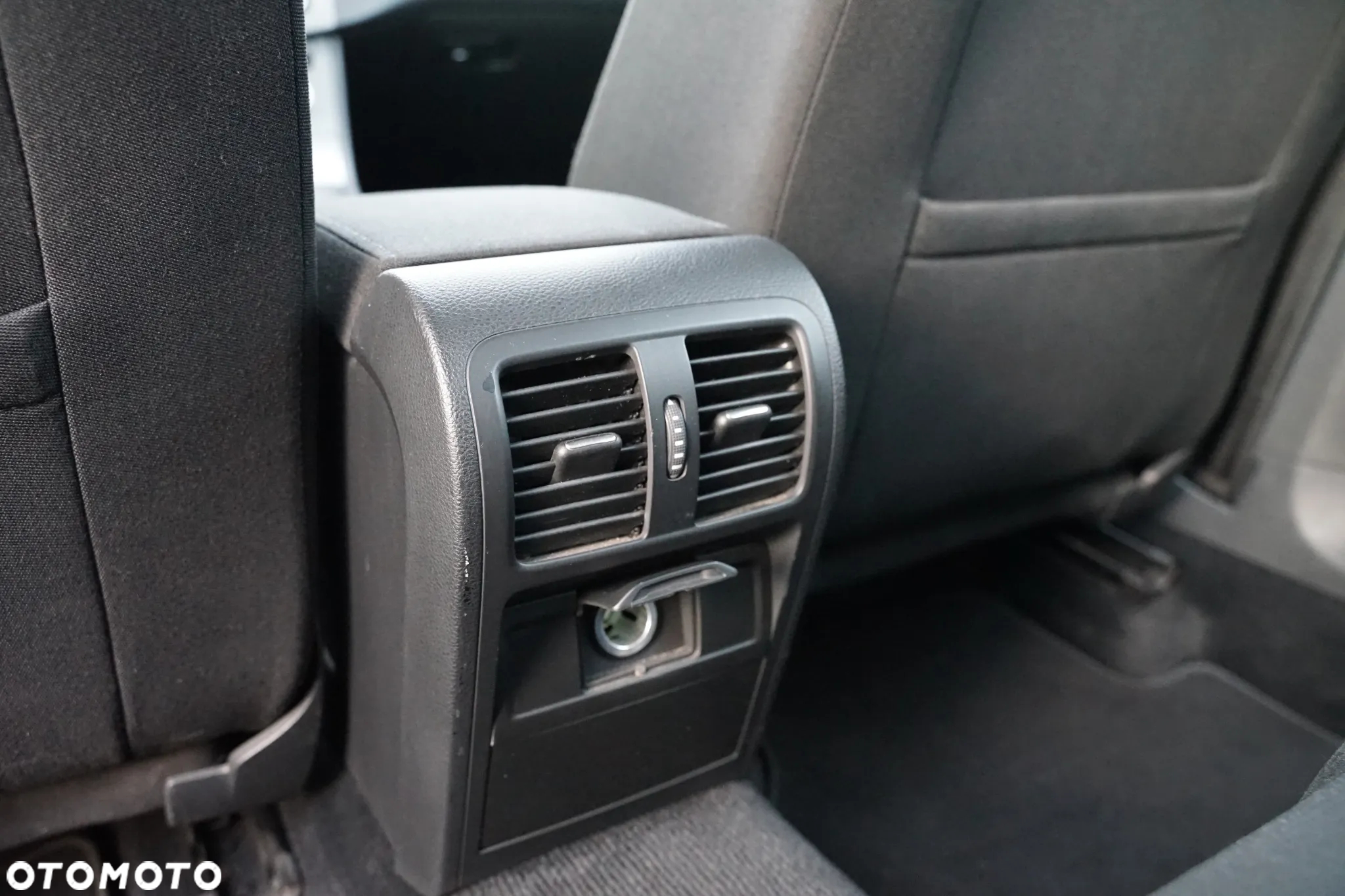 Volkswagen Passat - 32