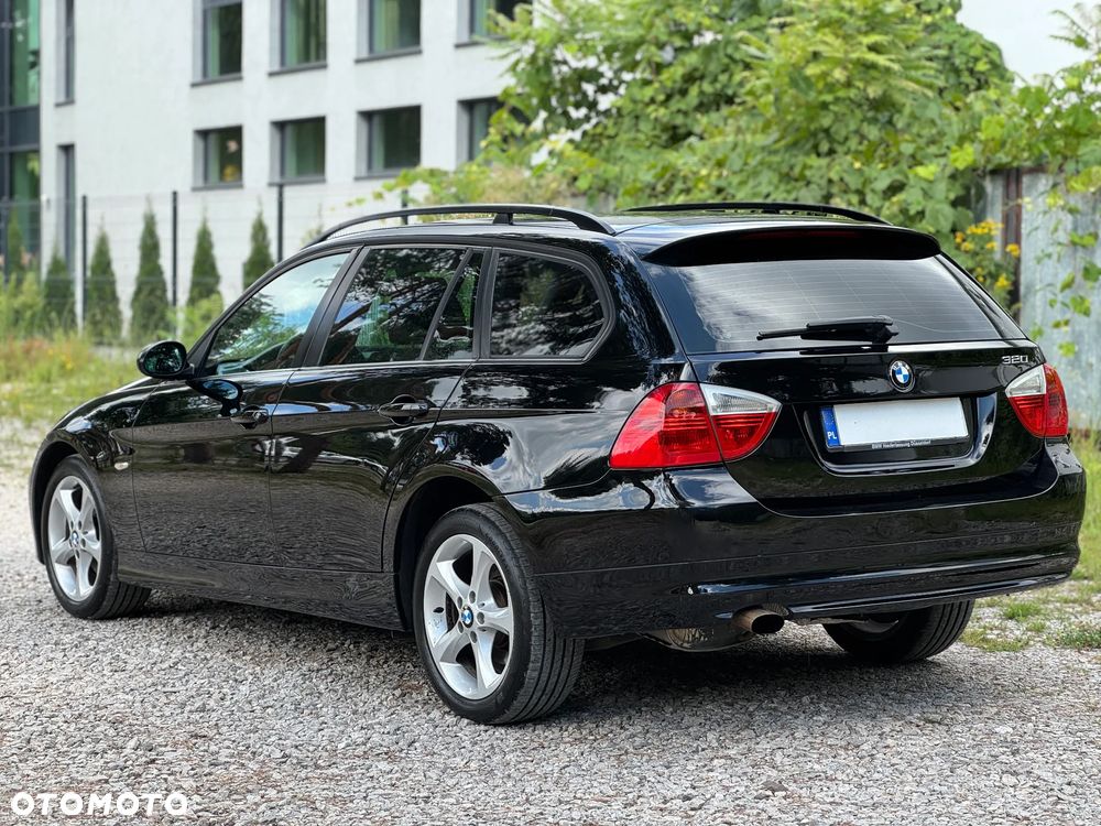 BMW Seria 3 320i Touring - 17