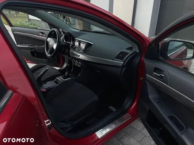 Mitsubishi Lancer 1.6 Invite - 13