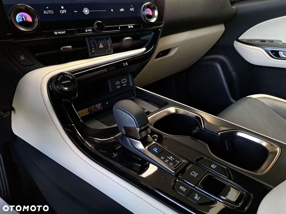 Lexus NX 350h Omotenashi AWD - 28