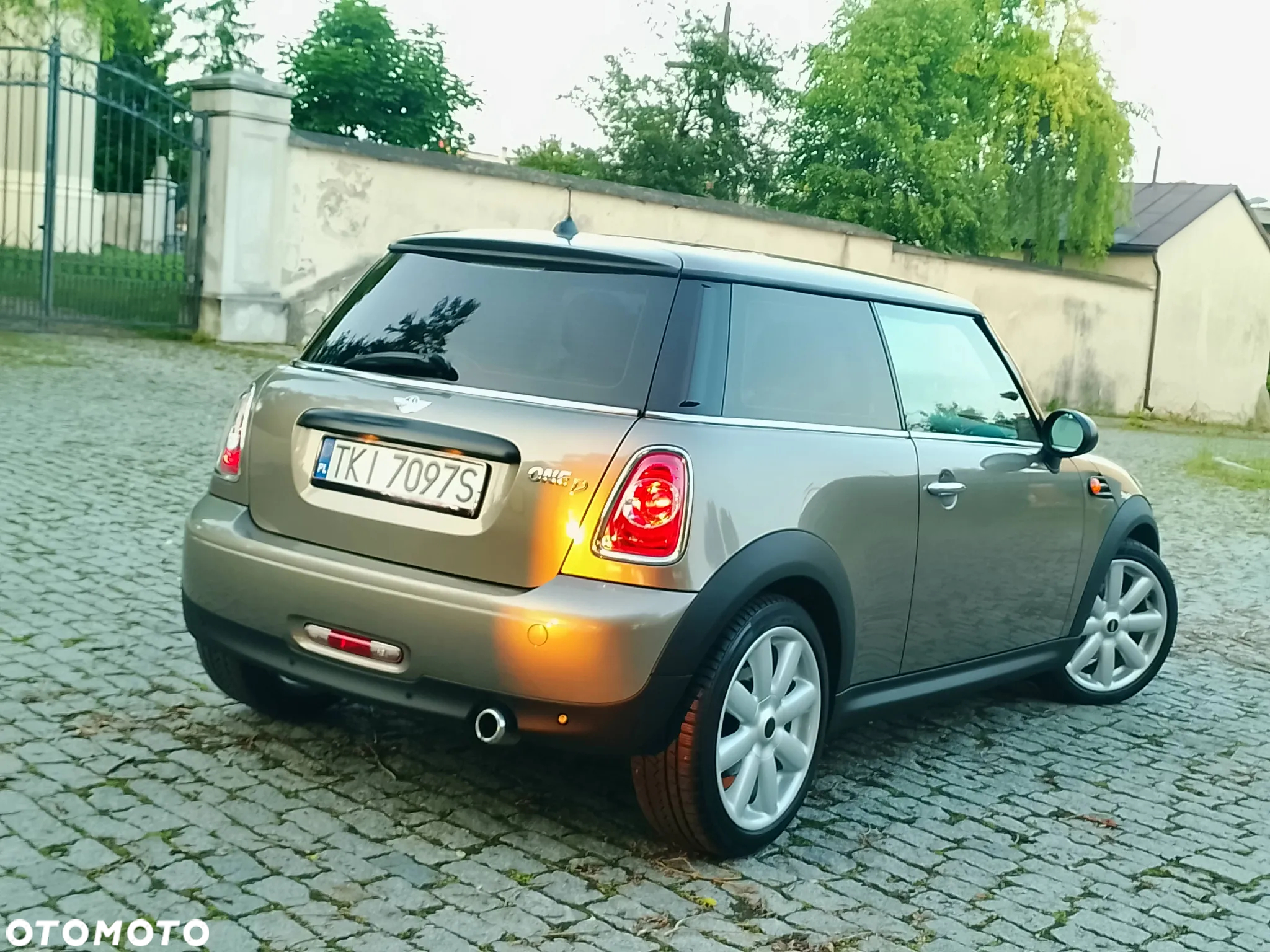 MINI ONE - 4