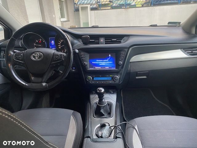 Toyota Avensis 2.0 D-4D Premium - 8