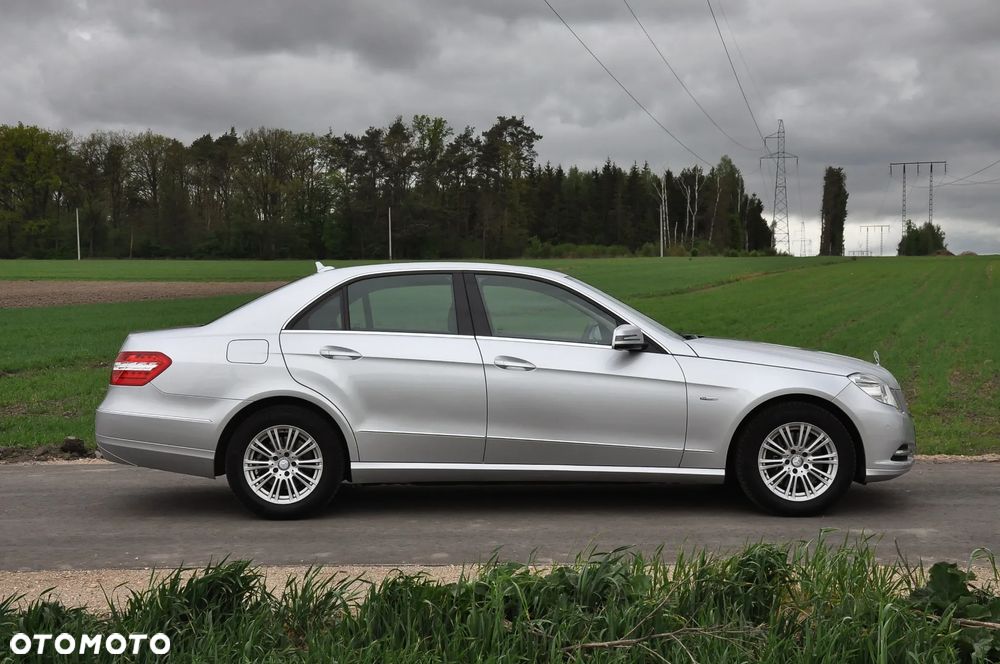 Mercedes-Benz Klasa E 250 CGI BlueEFFICIENCY 7G-TRONIC Elegance - 13