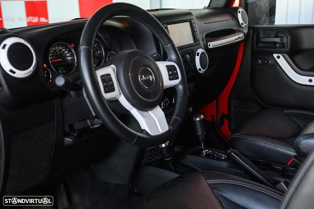 Jeep Wrangler 2.8 CRD Auto Sport - 28
