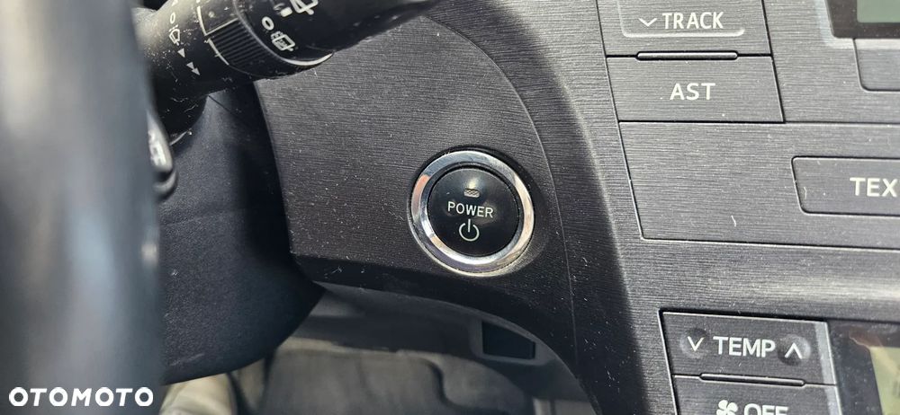 Toyota Prius (Hybrid) - 34
