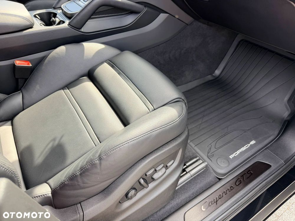 Porsche Cayenne - 26