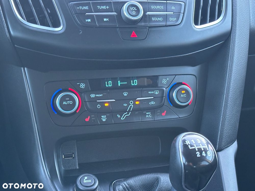 Ford Focus 1.5 EcoBlue Start-Stopp-System TITANIUM DESIGN - 25