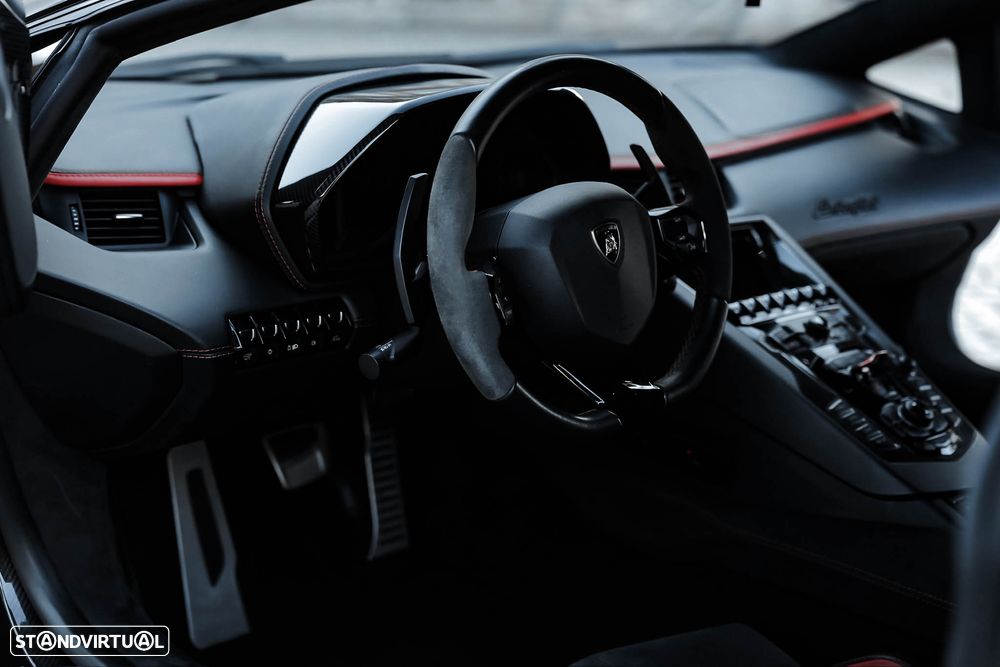 Lamborghini Aventador 6.5 V12 LP740-4 S - 12