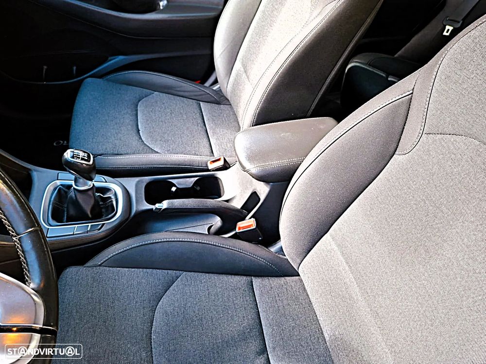 Hyundai i30 SW 1.6 CRDi Style - 38