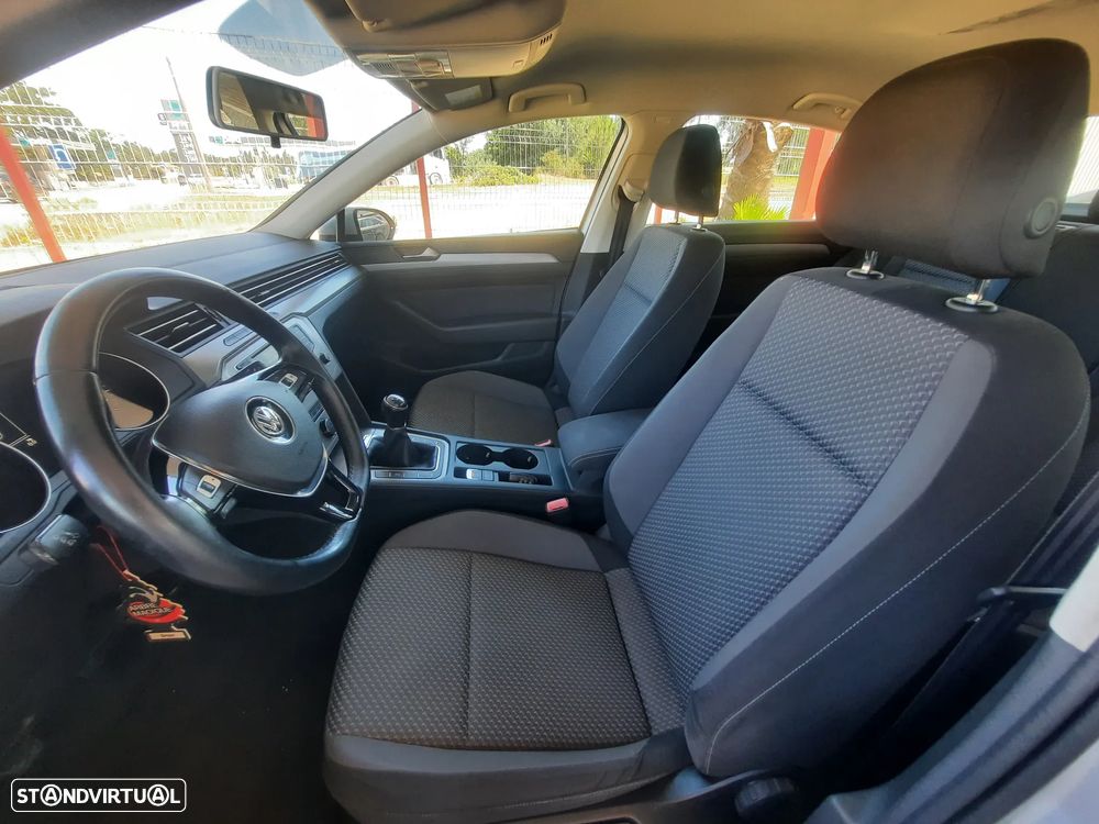 VW Passat 1.6 TDI BlueMotion - 16