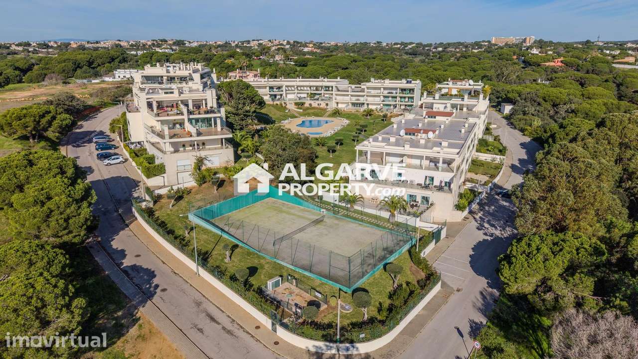 Penthouse de Luxo em Albufeira com Piscinas e Court de Ténis