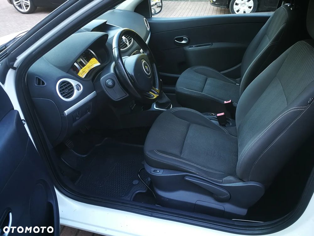 Renault Clio 1.2 16V 75 Expression - 14