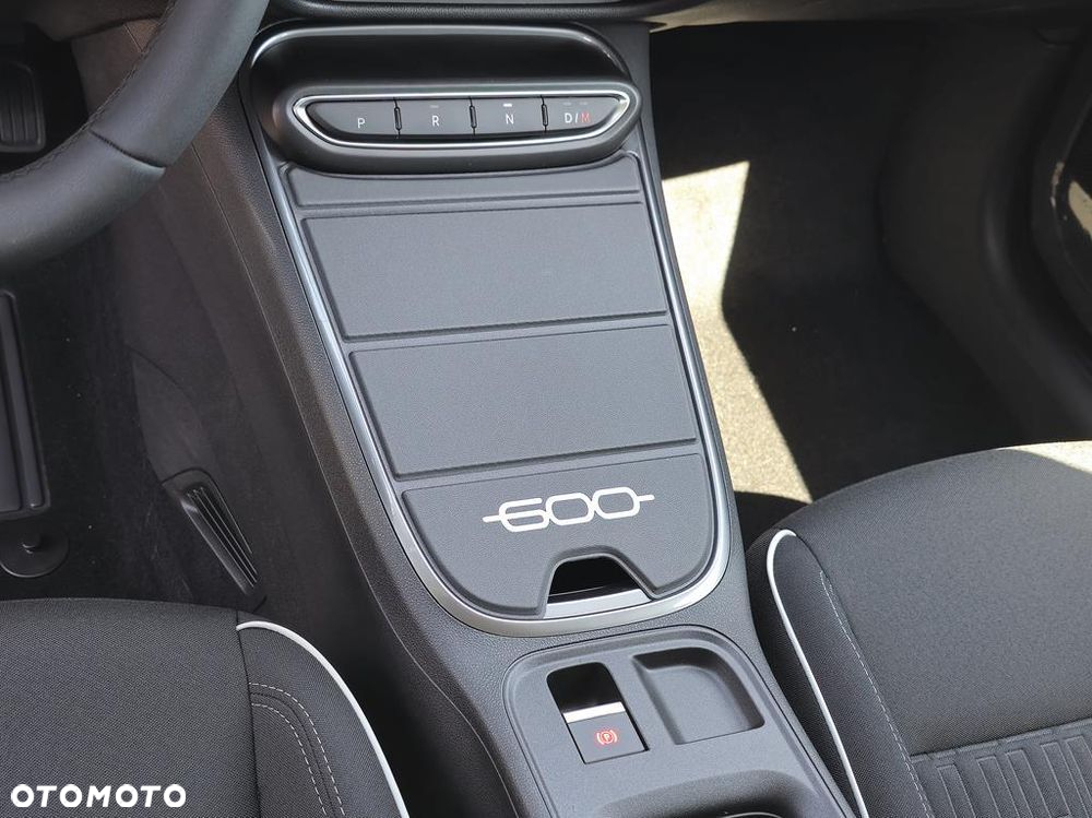 Fiat 600 1.2 Turbo Hybrid eDCT - 23