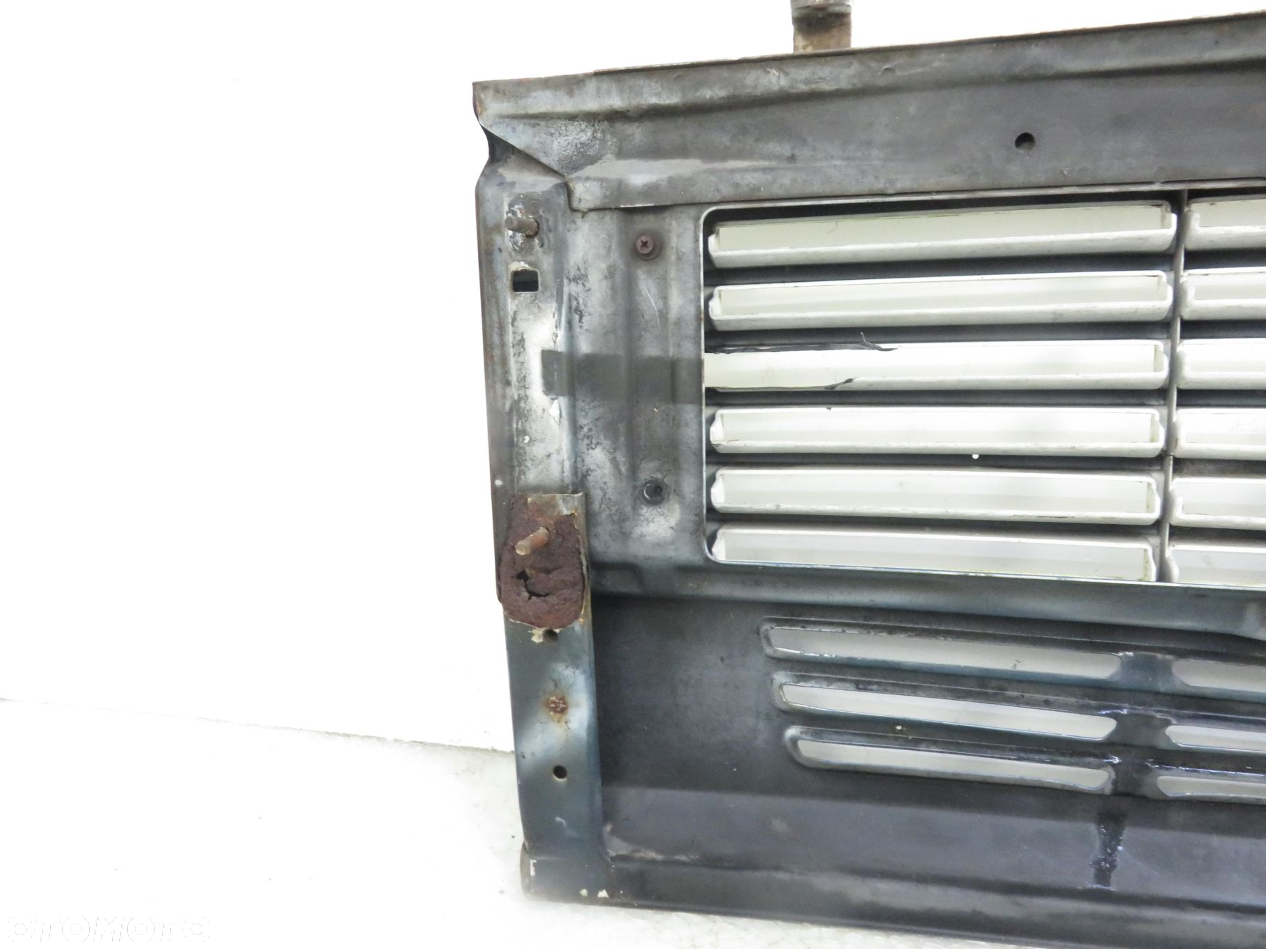 ATRAPA GRILL MERCEDES T2 814D - 6
