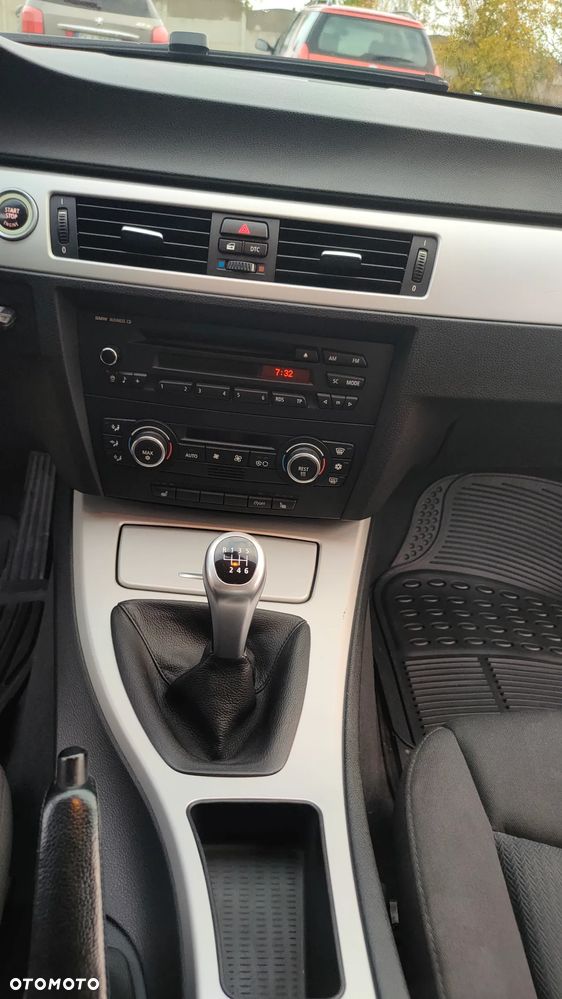 BMW Seria 3 318i - 12