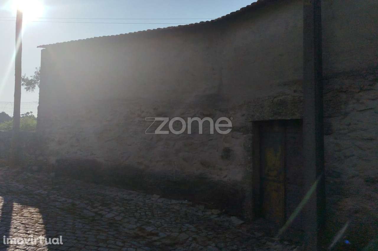 Moradia em Pedra com quintal em Matados, a 5 minutos Mangualde - Grande imagem: 3/30