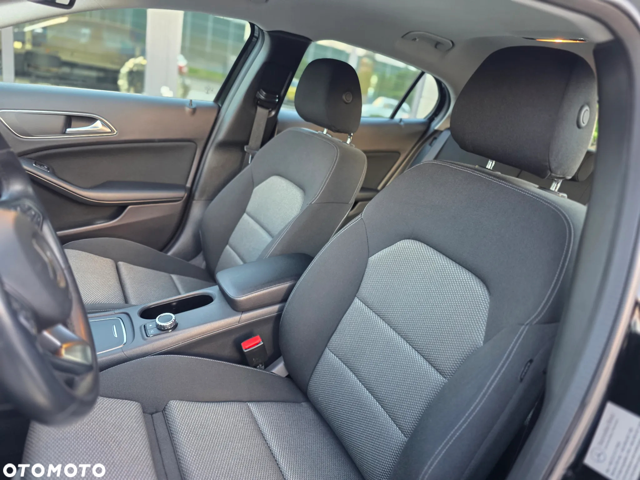 Mercedes-Benz GLA 180 7G-DCT Style - 19