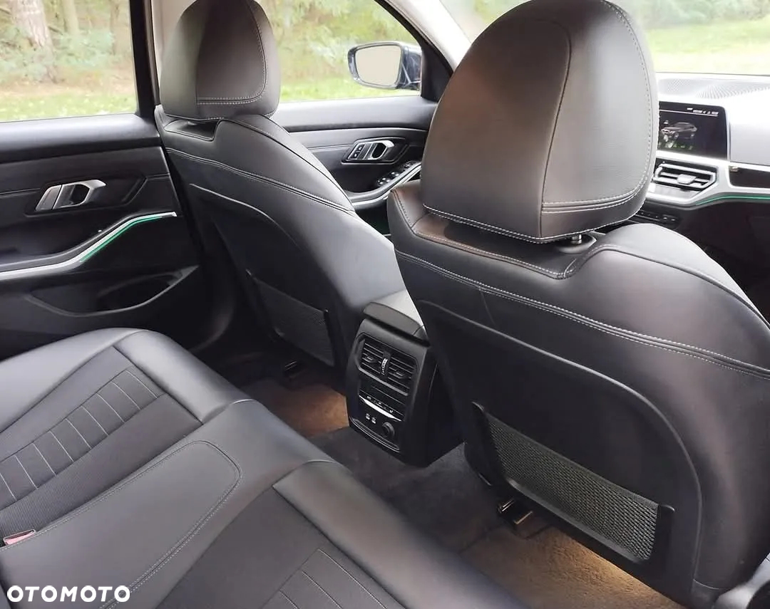 BMW Seria 3 318d Sport Line - 8