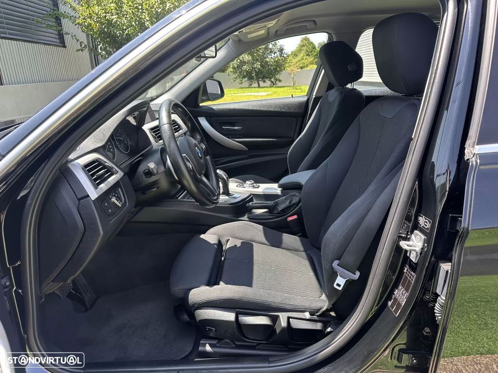 BMW 320 d Aut. Sport Line - 42