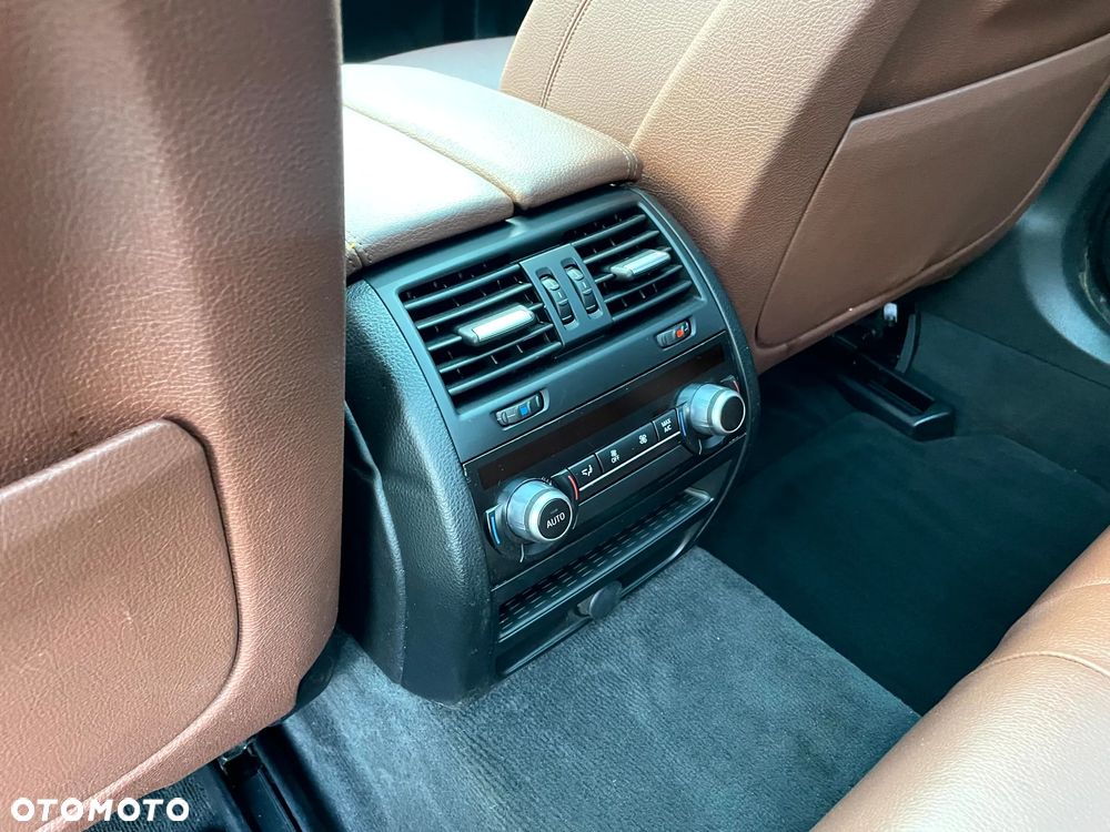BMW Seria 5 520d xDrive - 18
