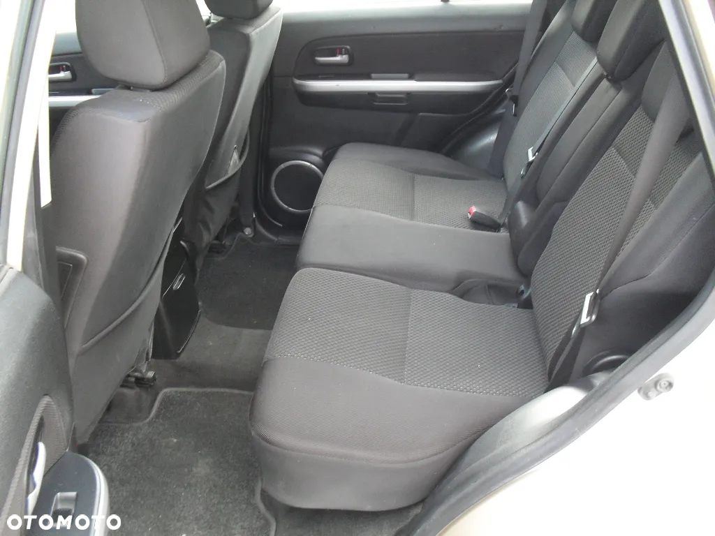 Suzuki Grand Vitara 2.0 - 23