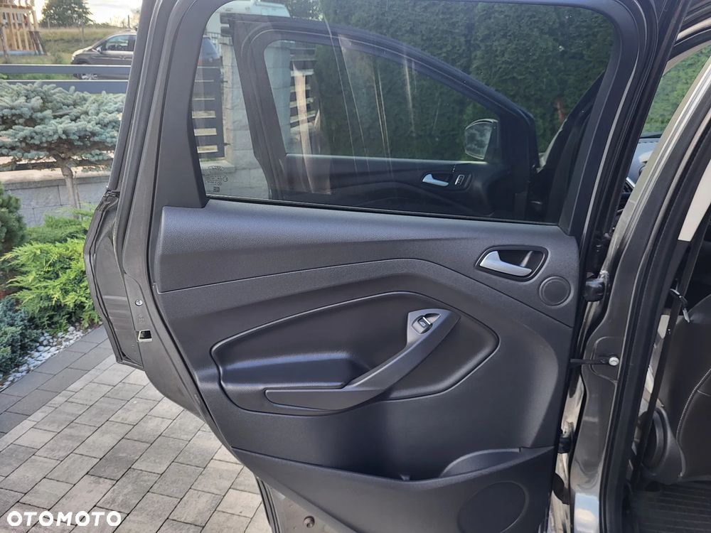 Ford Kuga 2.0 TDCi 2x4 Titanium - 19