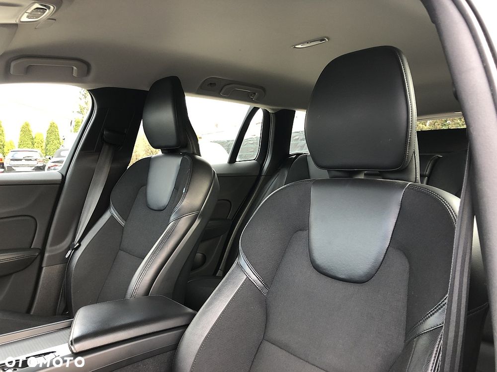 Volvo V60 B4 D Momentum Pro - 35