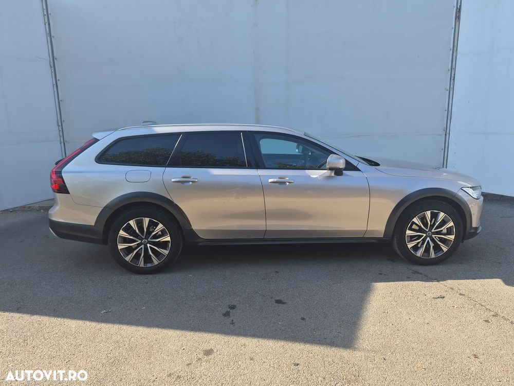 Volvo V90 B6 MHEV AT AWD Plus Bright - 9