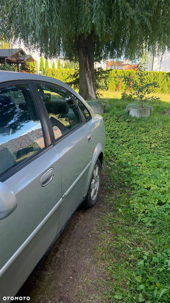 Chevrolet Lacetti 2004 photo 2
