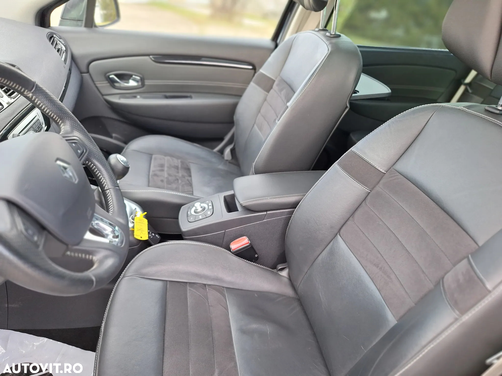 Renault Grand Scenic dCi 130 FAP Start & Stop Bose Edition - 11
