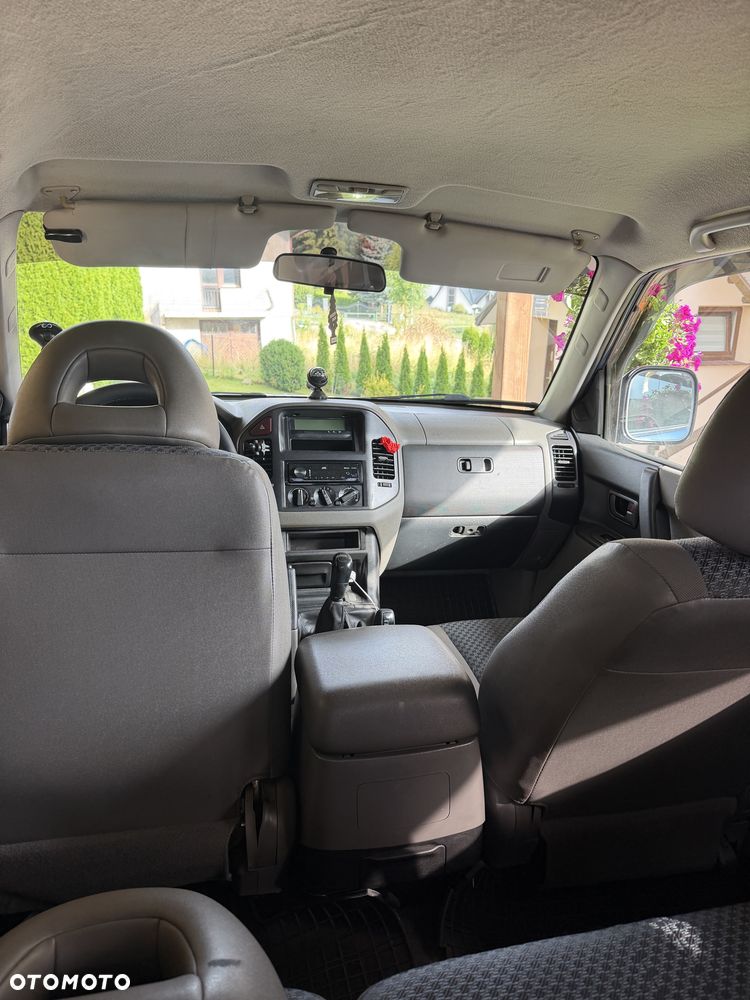 Mitsubishi Pajero - 9