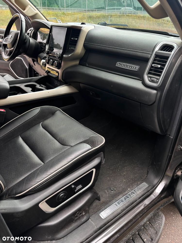RAM 1500 5.7 Crew Cab Laramie - 21