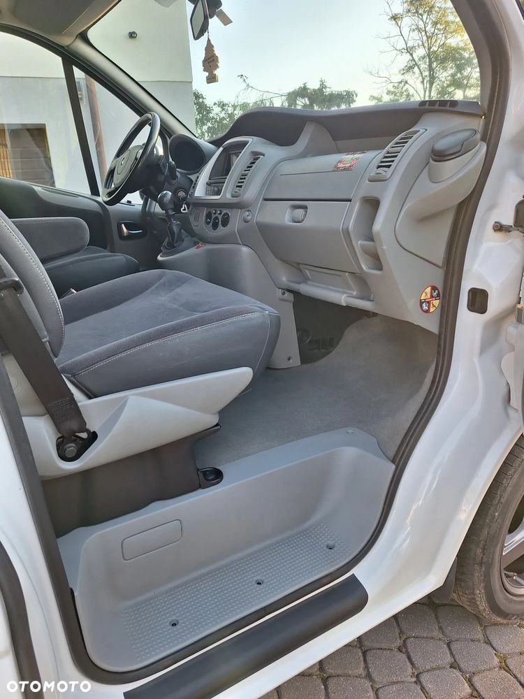 Renault Trafic FAP Passenger Black Edition - 40
