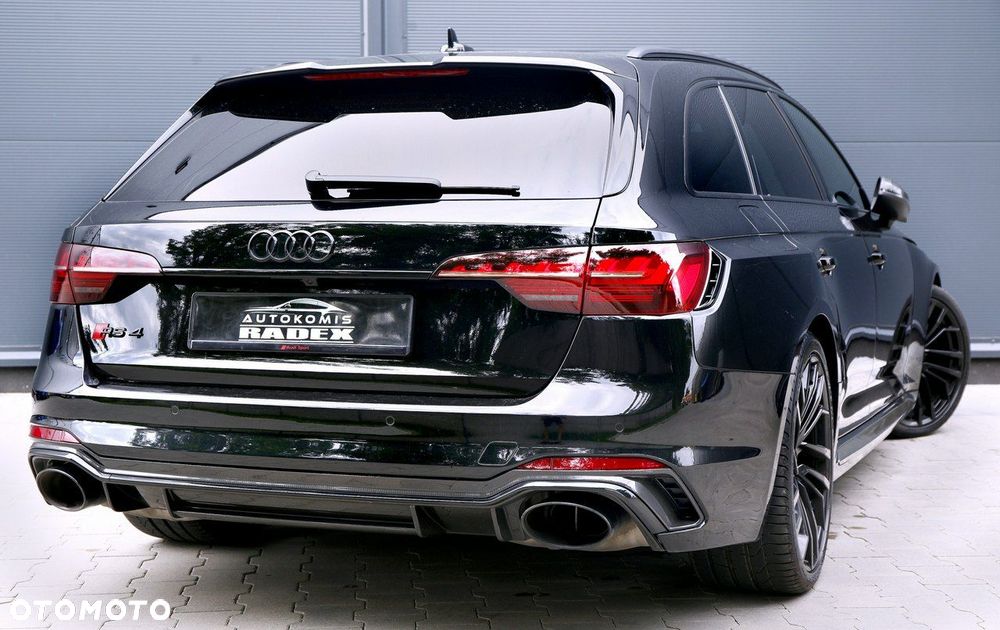 Audi RS4 Limousine - 3