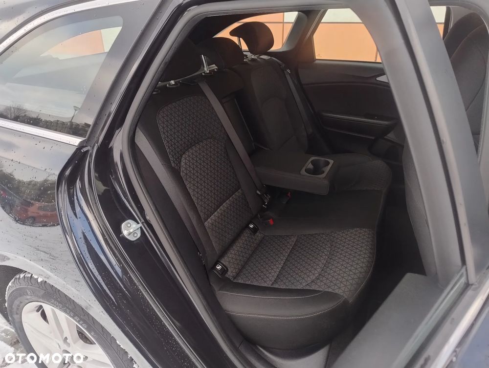 Kia Ceed 1.6 CRDi mHEV L Business Line - 19