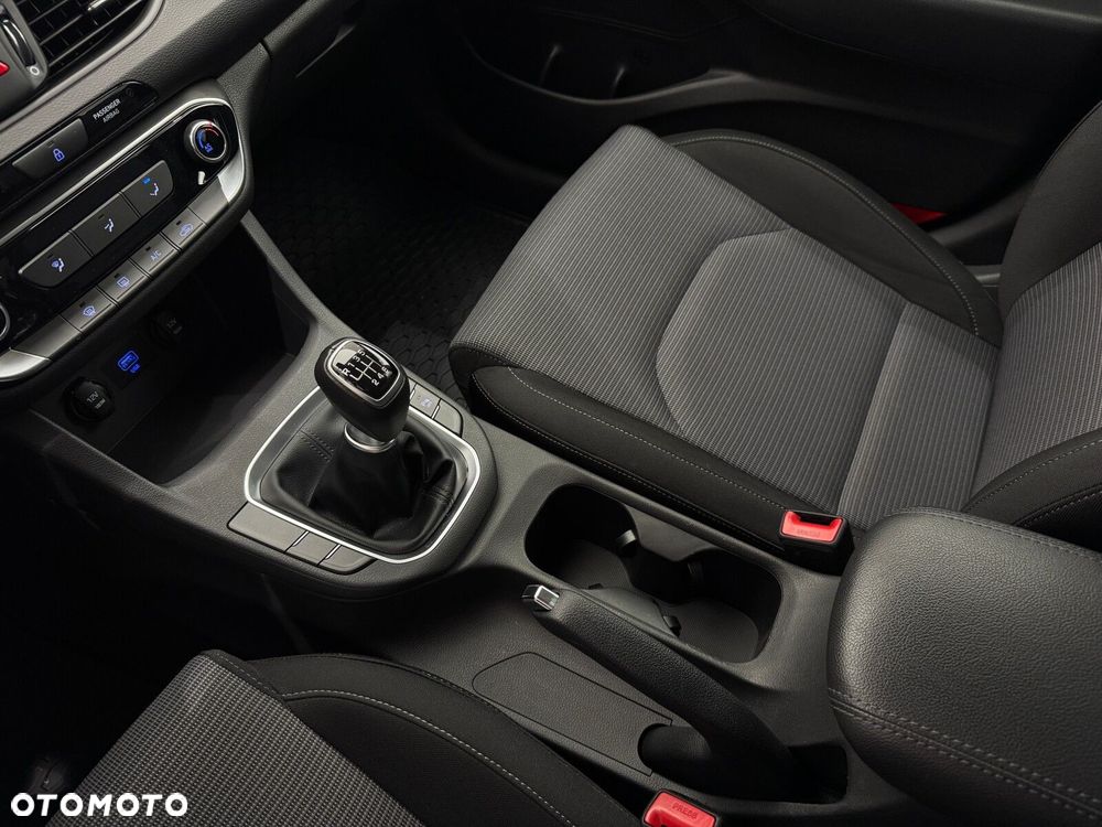 Hyundai i30 1.5 DPI Classic + - 25