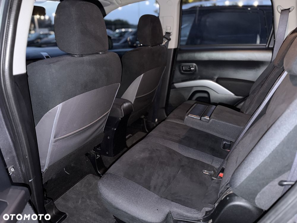Mitsubishi Outlander - 8