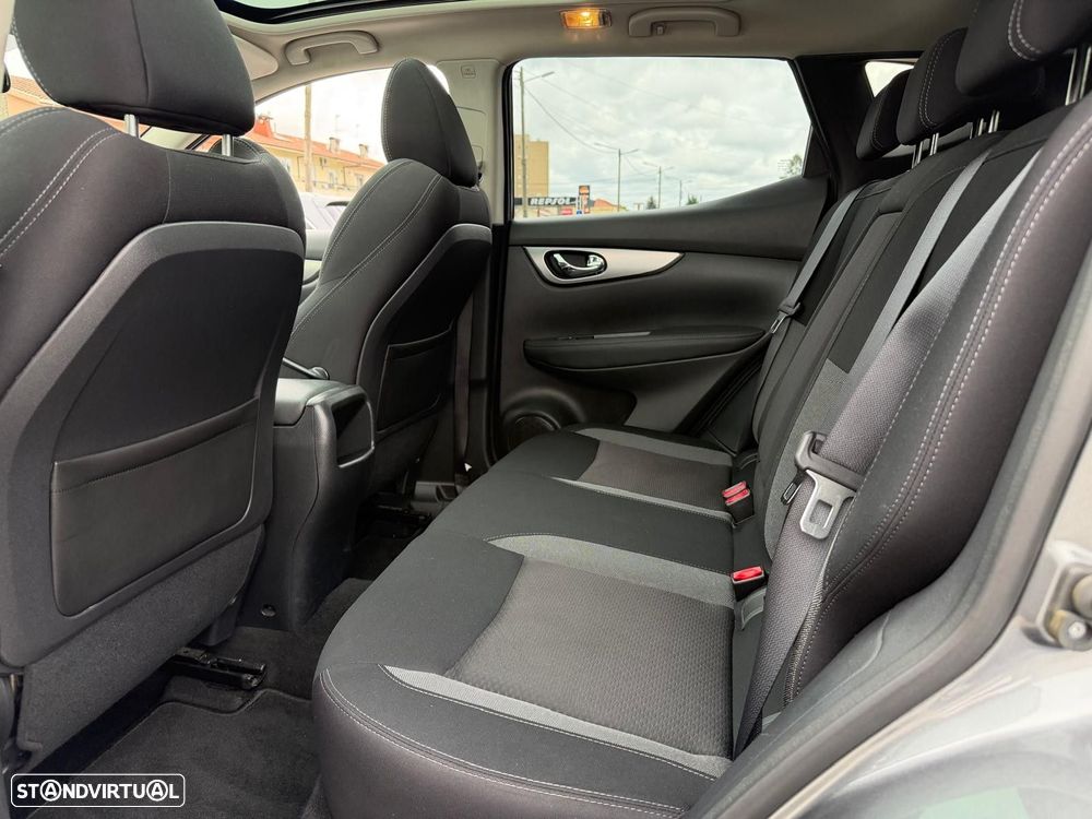 Nissan Qashqai 1.5 dCi N-Connecta J18 - 11