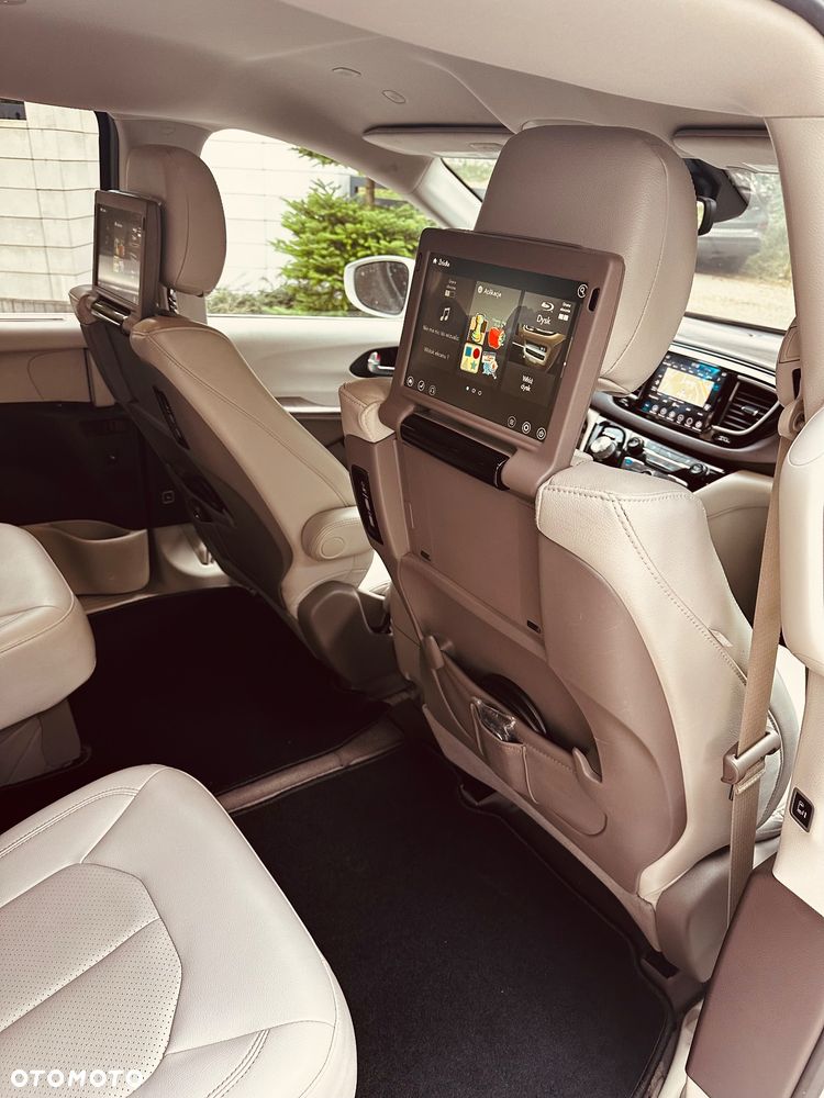 Chrysler Pacifica - 24