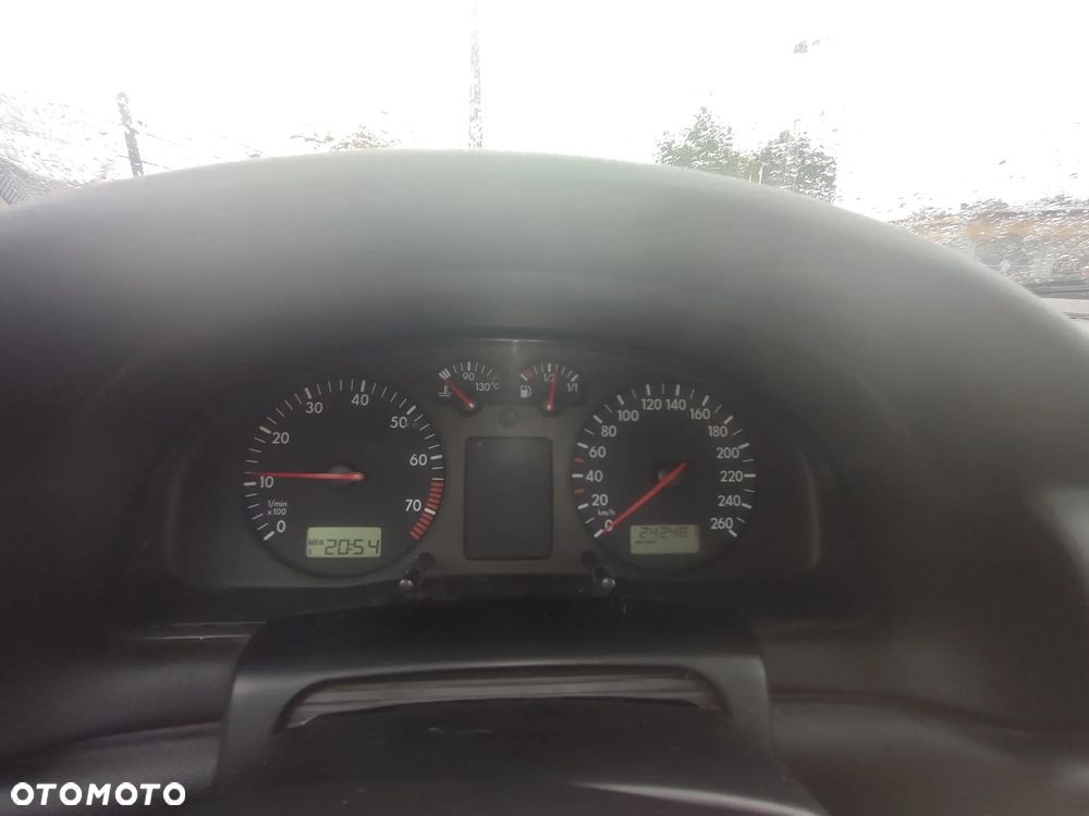 Volkswagen Passat 1.8 - 9