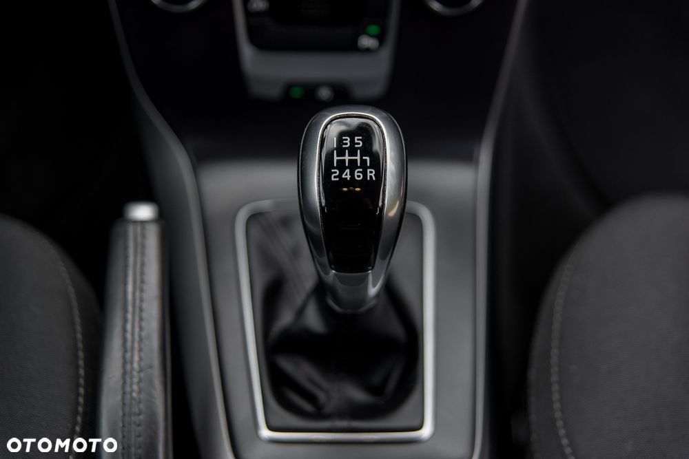 Volvo V40 T2 Kinetic - 33